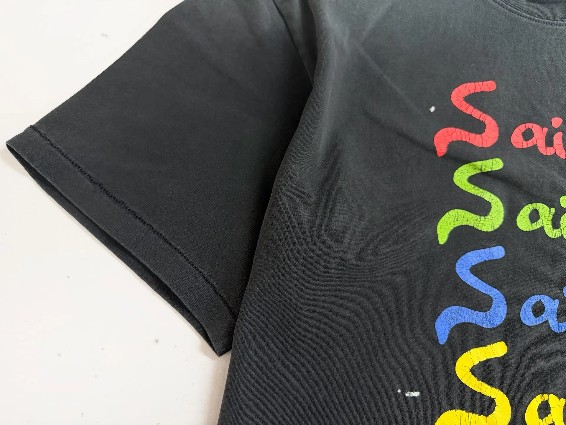 ❥8029#P136 Saint Mxxxxxx new model uses double yarn cotton batik fabric 280g, comfortable and breathable to wear. Full of street feel, loose fit. Craftsmanship: crack printing + graffiti + spray coding, batik and wash. Size: (S-M-L-XL) Color: Washed Black